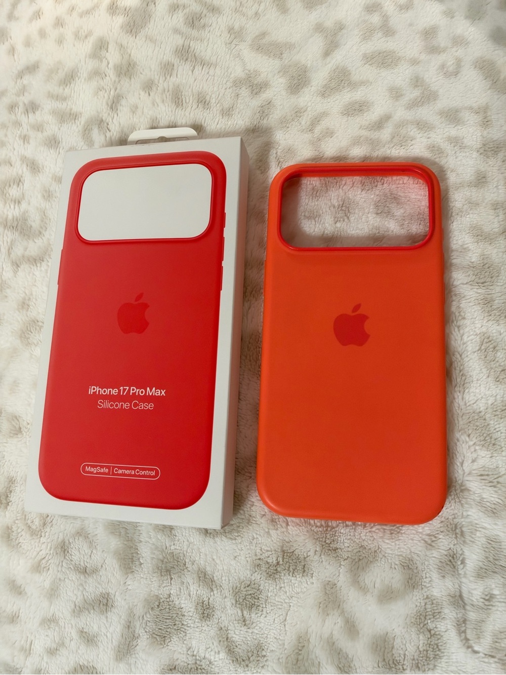 Apple iPhone 17 Pro Max Silicone Case with MagSafe – Orange